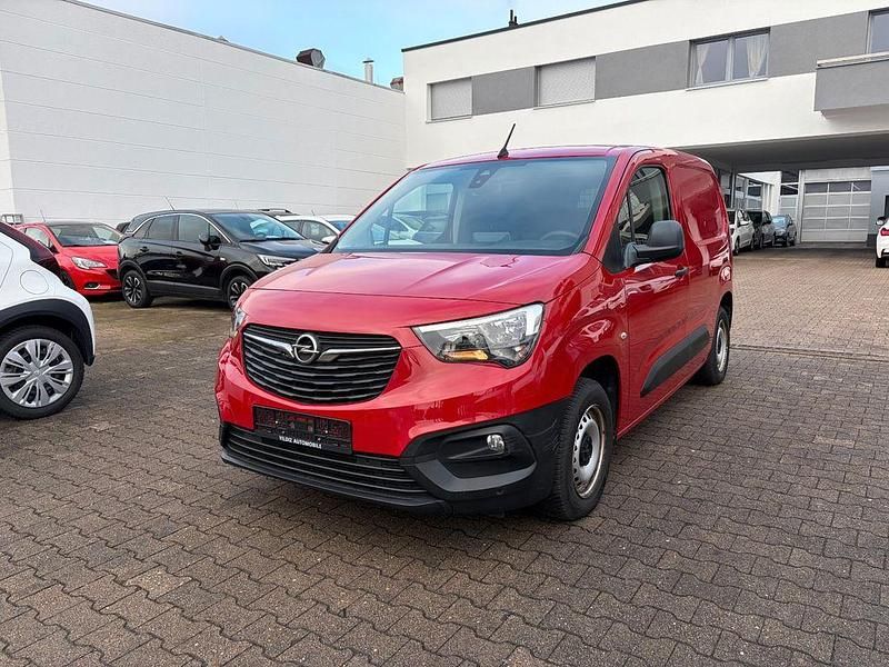 Gebraucht Opel Combo Selection 102 PS (75 kW) 2019 Rot Van / Kleinbus