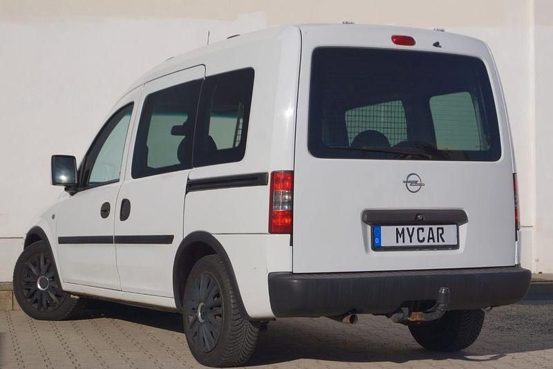 Gebraucht Opel Combo Edition 75 PS (55 kW) 2011 Weiß Van / Kleinbus