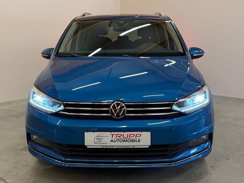 Gebraucht VW Touran Highline 150 PS (110 kW) 2023 Blau Van / Kleinbus