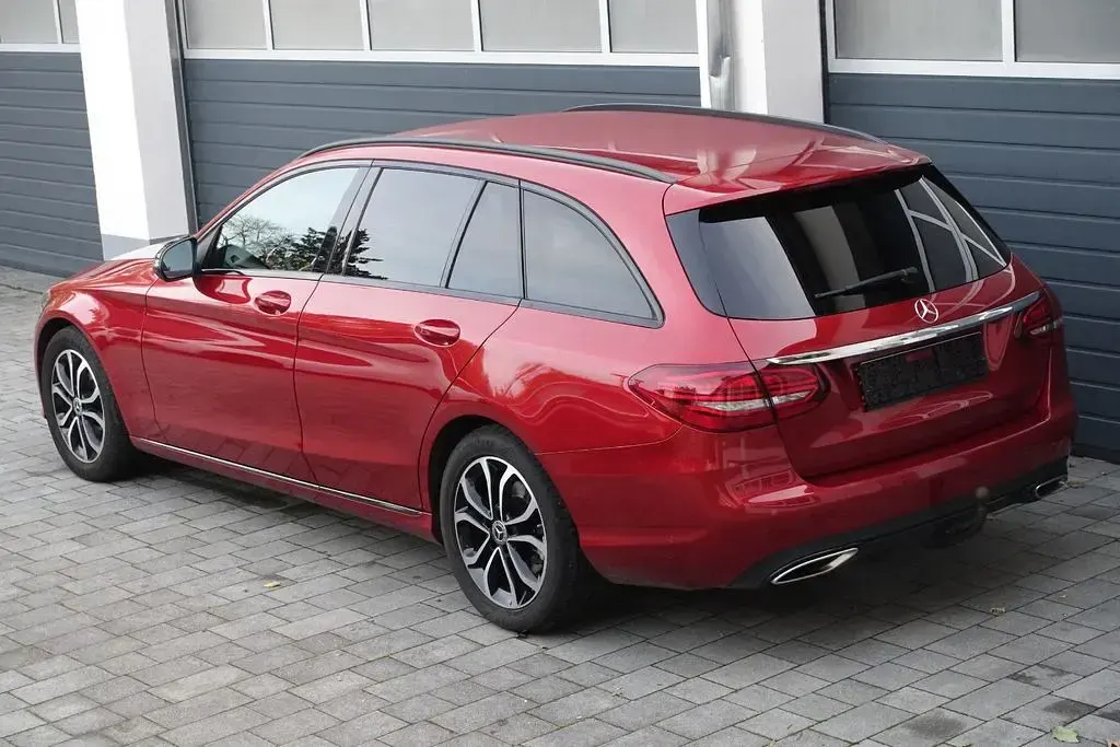 Gebraucht Mercedes C300 Avantgarde 258 PS (189 kW) 2018 Rot Limousine