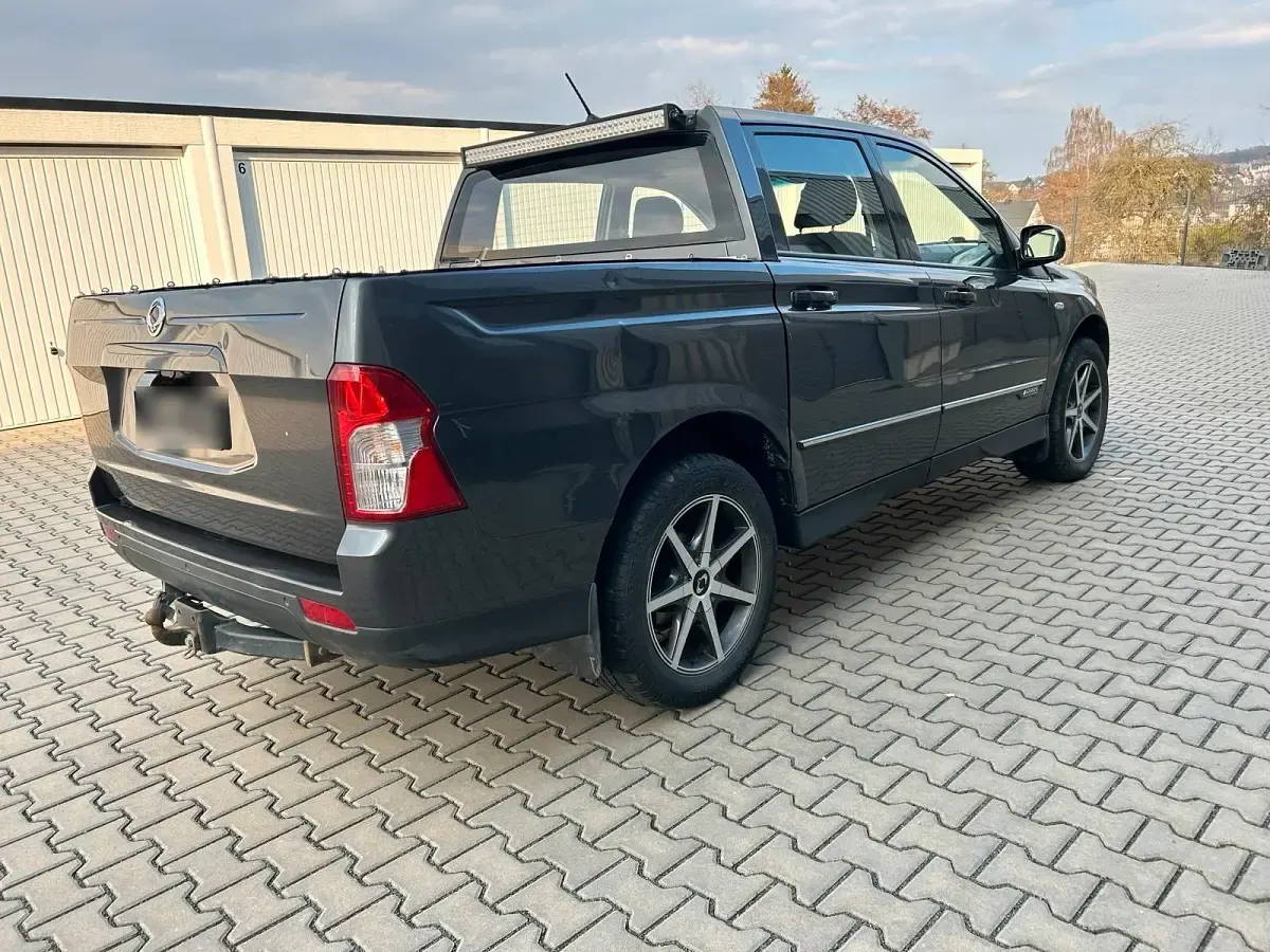 Gebraucht SsangYong Actyon 155 PS (114 kW) 2016 Grau Pickup