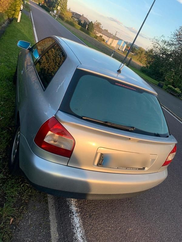 Silber Gebraucht 2002 Audi A3 Kleinwagen | 580 € (Superpreis) - Bild 1/4