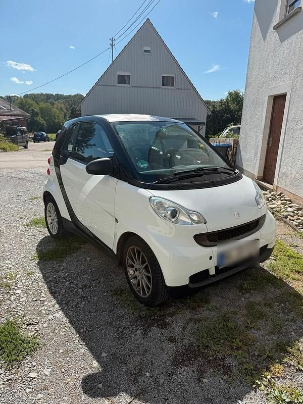 Weiß Gebraucht 2012 Smart ForTwo Coupé Coupé | 2.450 € (Guter Preis) - Bild 1/4