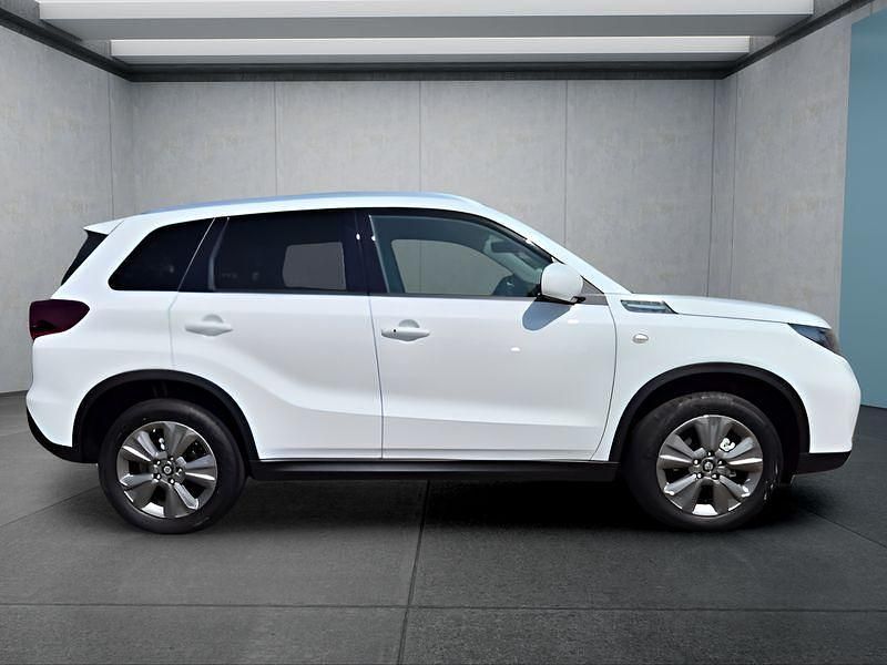 Weiß Neu 2025 Suzuki Vitara SUV | 25.449 € (Fairer Preis) - Bild 1/4