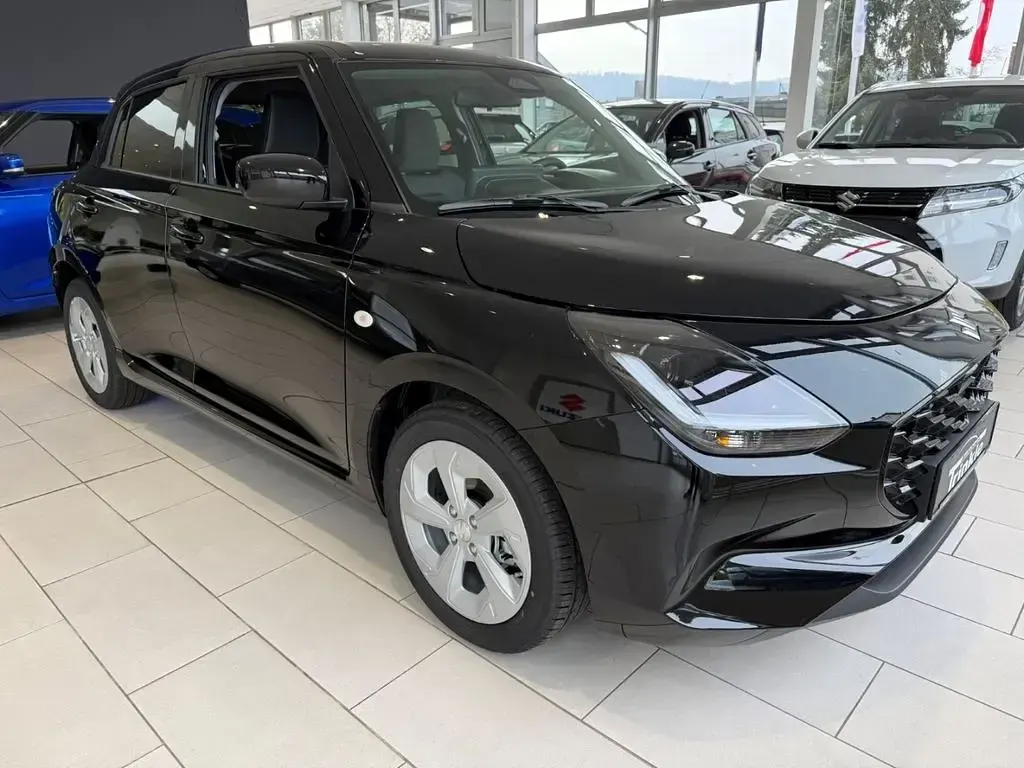 Neu Suzuki Swift Comfort 83 PS (61 kW) 2025 Schwarz Kleinwagen