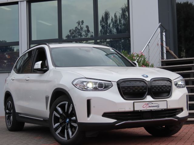 Mineralweiß metallic Gebraucht 2021 BMW iX3 Shadowline SUV | 32.900 € (Guter Preis) - Bild 1/4