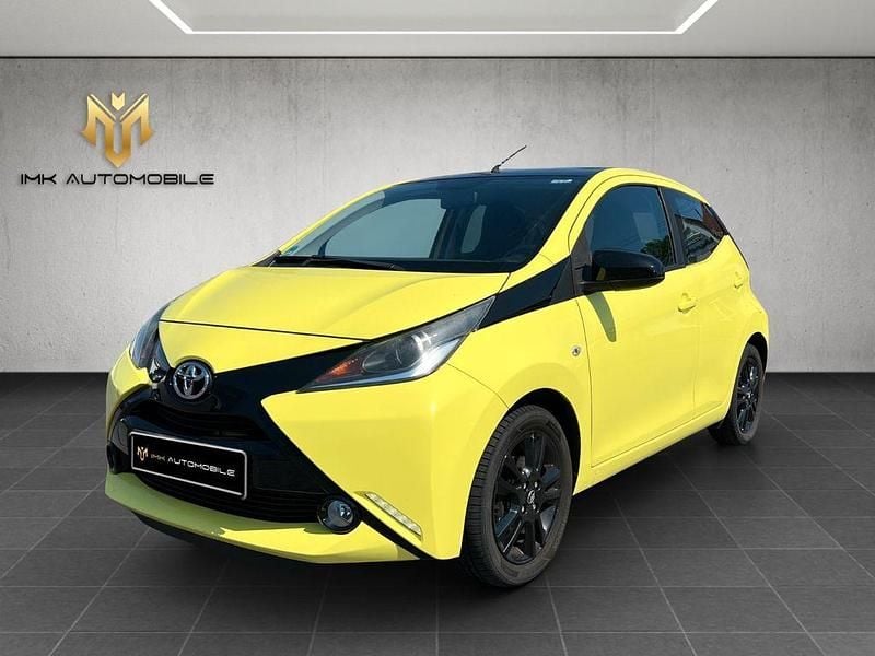 Gelb Gebraucht 2017 Toyota Aygo X-cite Kleinwagen | 8.990 € (Fairer Preis) - Bild 1/4