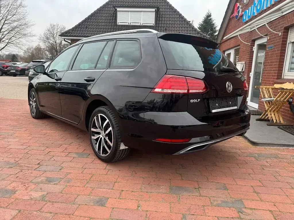 Gebraucht VW Golf VII Comfortline 116 PS (85 kW) 2018 Schwarz Limousine