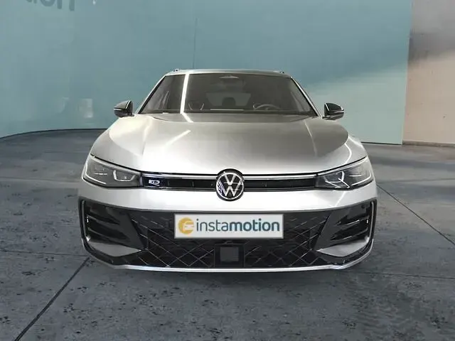 Gebraucht VW Passat R-line 150 PS (110 kW) 2024 Grau Kombi