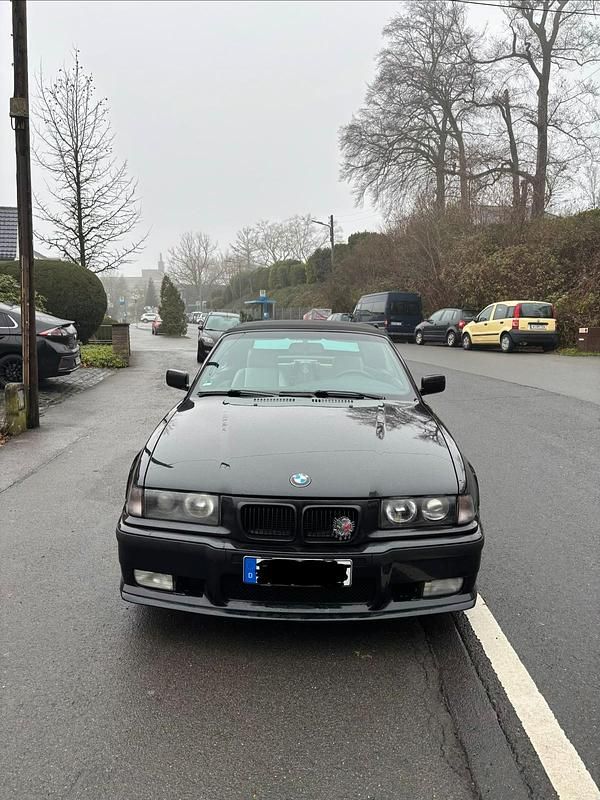 Schwarz Gebraucht 1999 BMW 318 Cabriolet M Sport Cabrio | 3.600 € - Bild 1/4