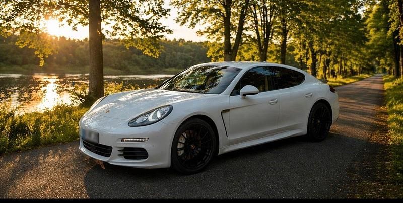 Second-hand Porsche Panamera 2013 Alb Hatchback