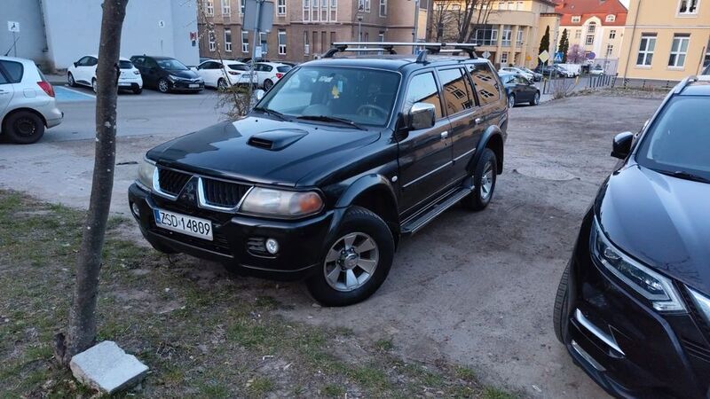 Schwarz Gebraucht 2006 Mitsubishi Pajero Instyle SUV | 4.600 € (Fairer Preis) - Bild 1/4