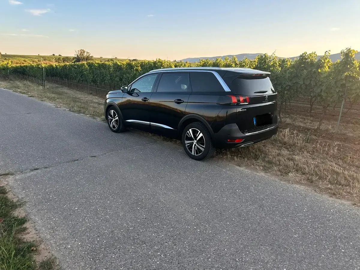 Gebraucht Peugeot 5008 Allure 131 PS (96 kW) 2017 Schwarz SUV
