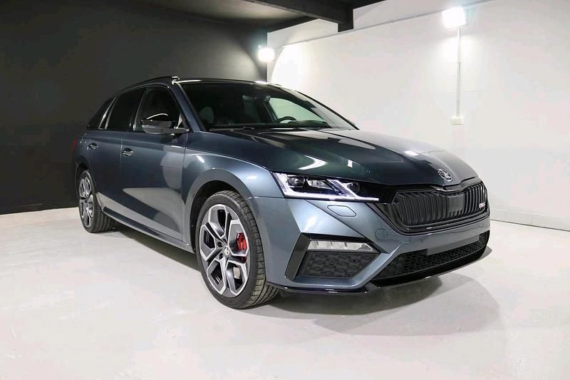 Grau Gebraucht 2022 Skoda Octavia vRS Kombi | 29.999 € (Teuer) - Bild 1/4