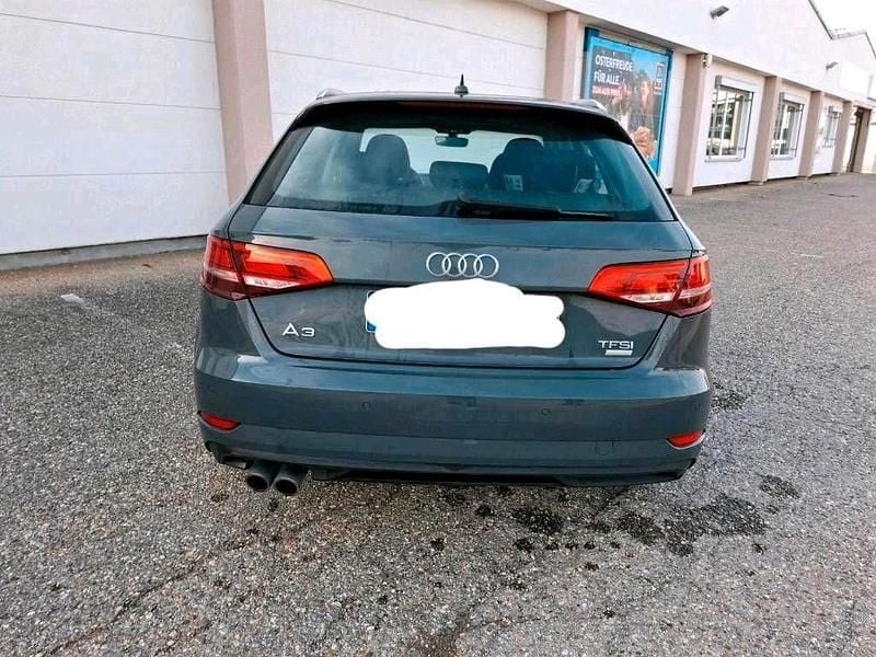 Gebraucht Audi A3 Comfort 150 PS (110 kW) 2017 Grau Limousine