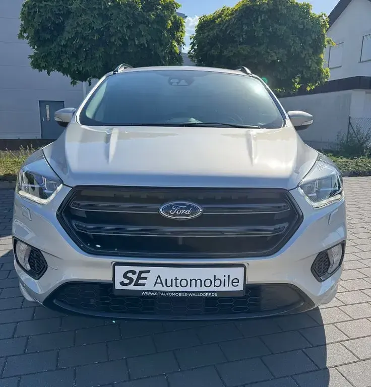 Gebraucht Ford Kuga ST-Line 175 PS (128 kW) 2019 Silber SUV