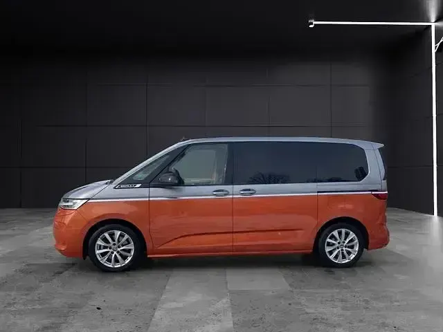 Second-hand VW Multivan Style 150 CP (110 kW) 2022 Argintiu Monovolum