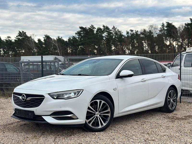 Weiß Gebraucht 2019 Opel Insignia Innovation Limousine | 11.700 € (Guter Preis) - Bild 1/4