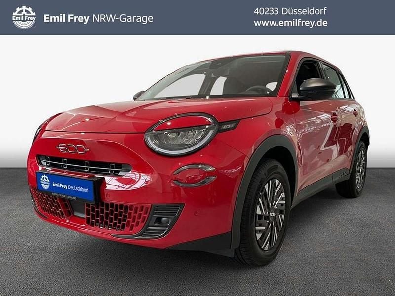 Gebraucht Fiat 600 101 PS (74 kW) 2025 Rot Limousine