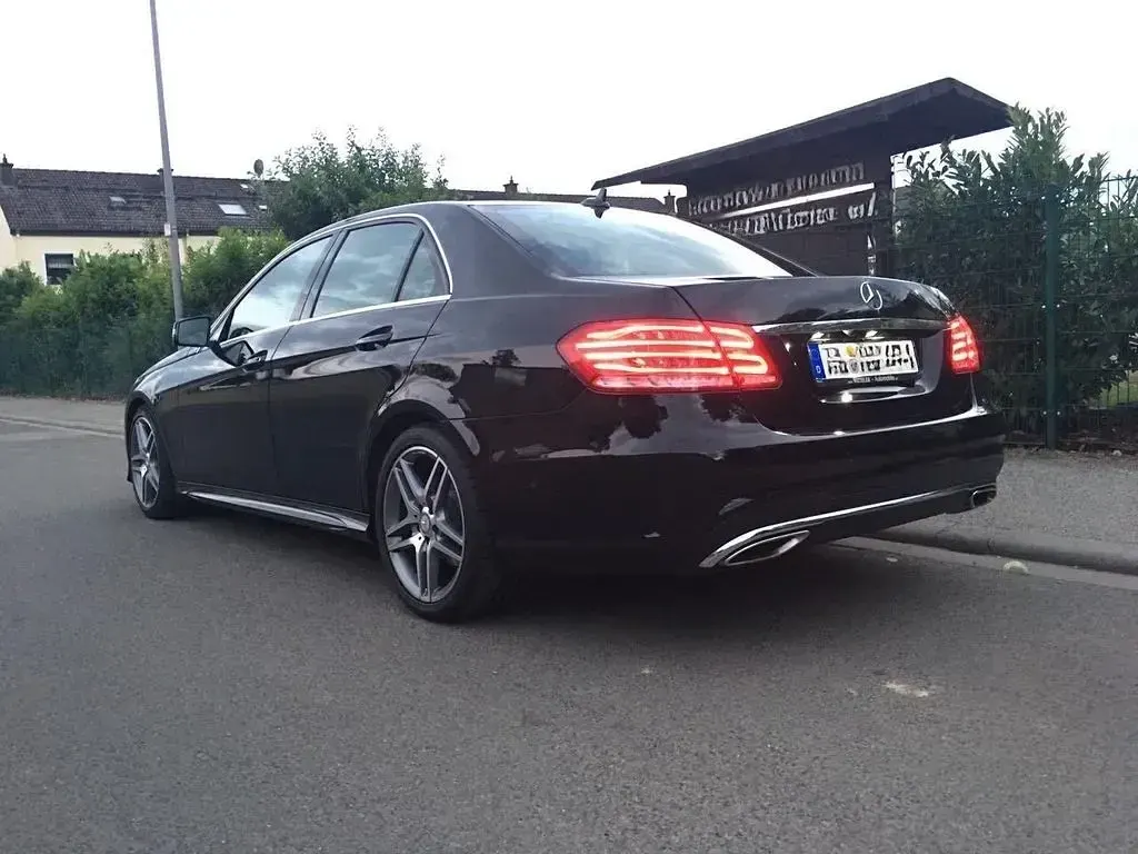 Używany Mercedes E300 Avantgarde 231 KM (169 kW) 2013 Czarny Sedan/Limuzyna