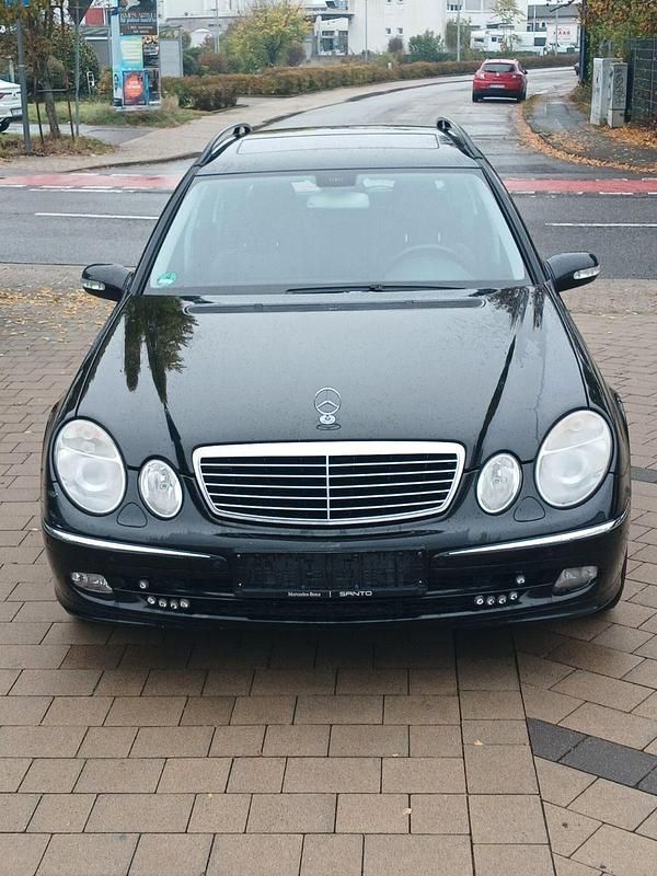 Schwarz Gebraucht 2006 Mercedes E280 Avantgarde Kombi | 4.000 € (Fairer Preis) - Bild 1/4