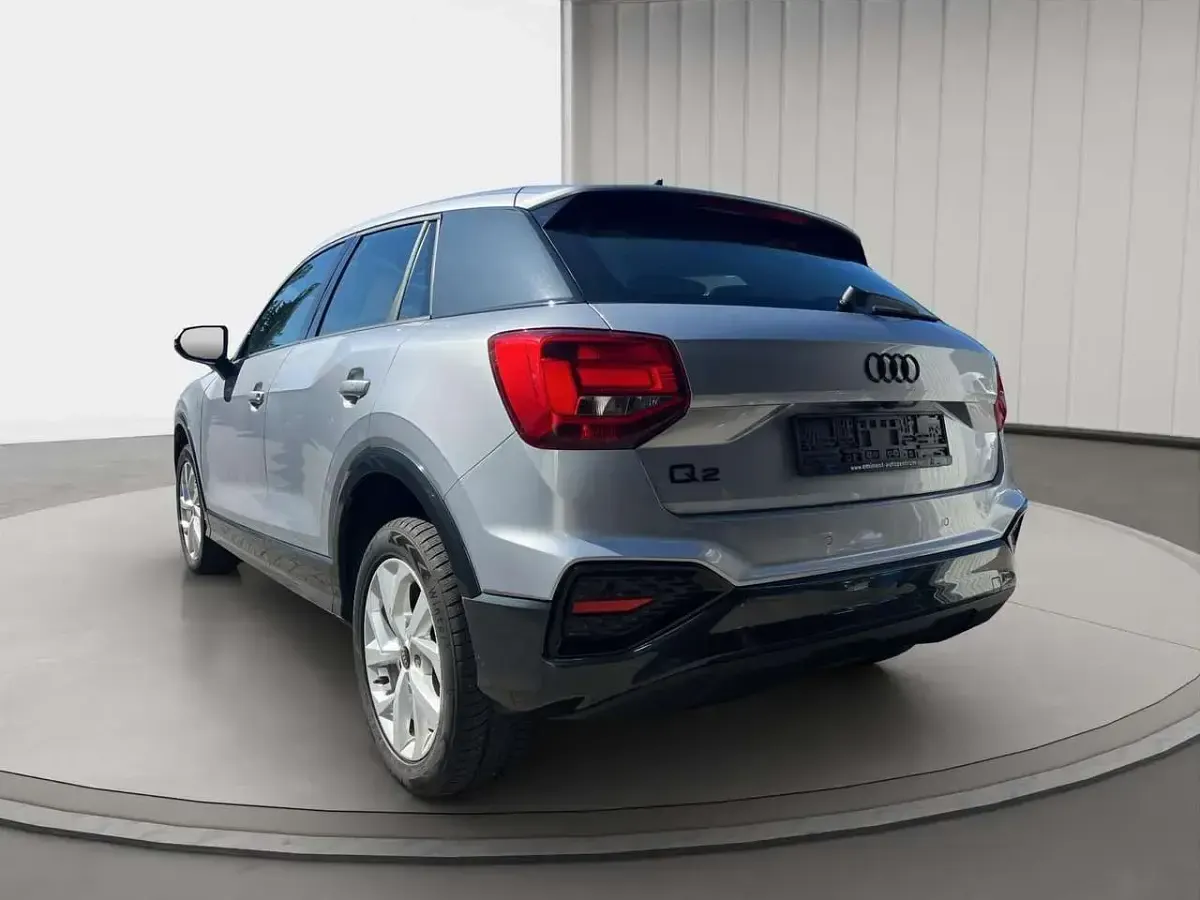 Używany Audi Q2 150 KM (110 kW) 2023 Srebrny SUV