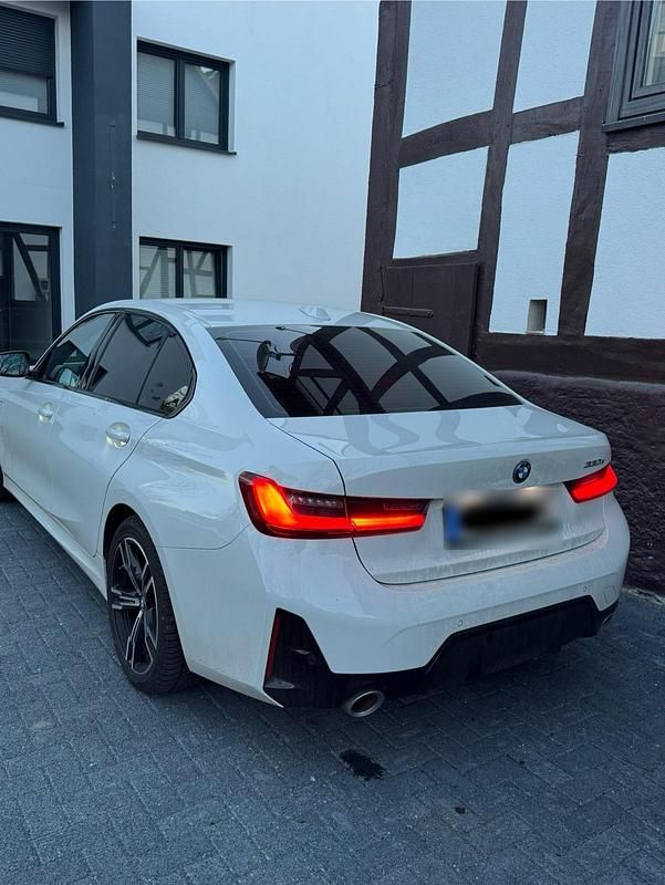 Gebraucht BMW 330e 292 PS (214 kW) 2022 Weiß Limousine