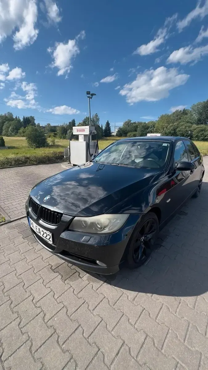 Gebraucht BMW 320 177 PS (130 kW) 2008 Schwarz Limousine