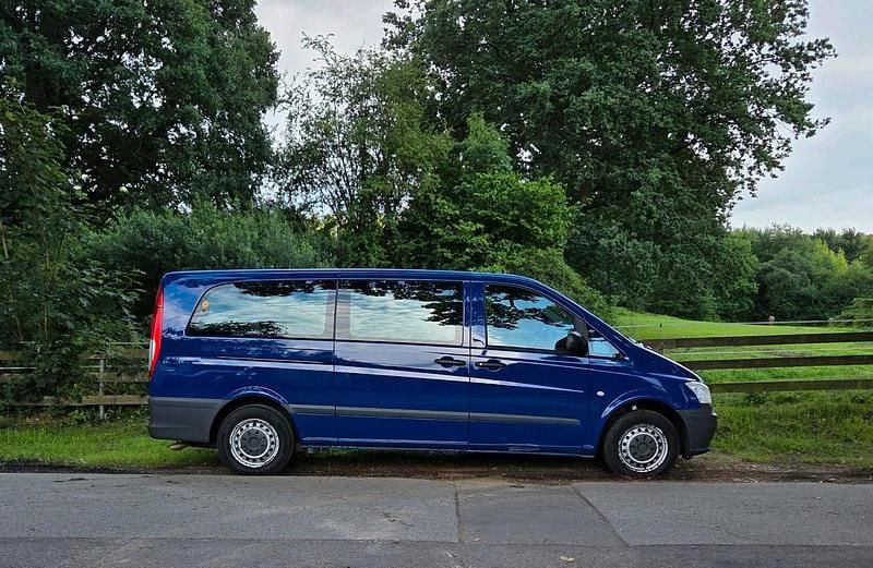 Blau Gebraucht 2011 Mercedes Vito Van / Kleinbus | 13.333 € - Bild 1/4
