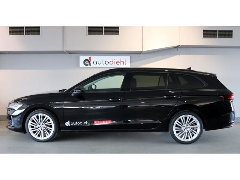 Gebraucht Skoda Superb Selection 150 PS (110 kW) 2024 Black metallic Kombi