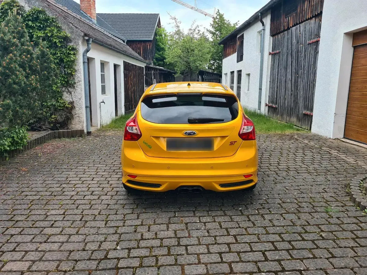 Gebraucht Ford Focus ST 250 PS (183 kW) 2013 Gelb Limousine