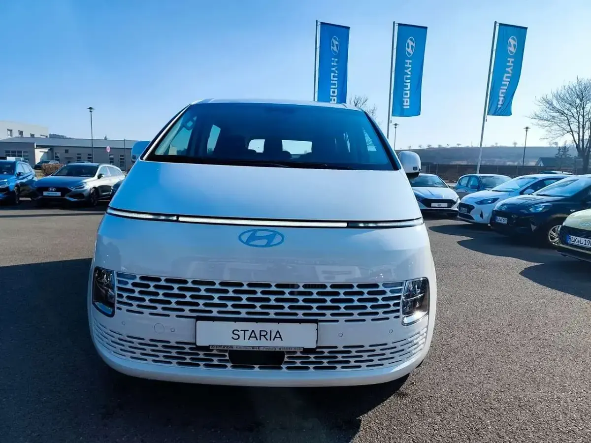 Gebraucht Hyundai Staria 224 PS (164 kW) 2026 Weiß Van / Kleinbus