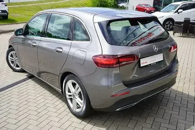 Gebraucht Mercedes B220 AMG line 190 PS (139 kW) 2024 Grau Kleinwagen