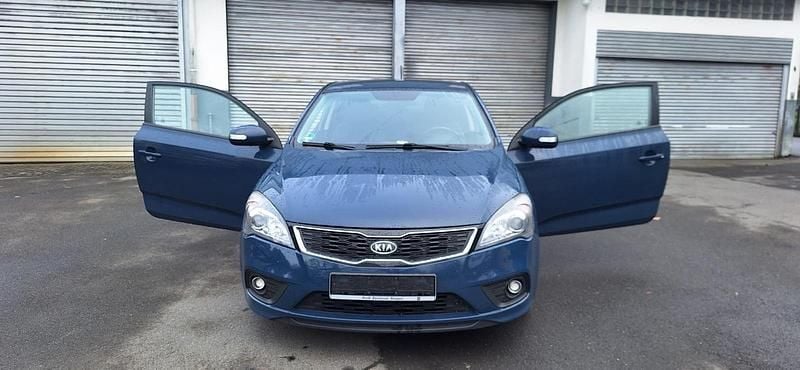 Gebraucht Kia Ceed 116 PS (85 kW) 2013 Blau Kleinwagen