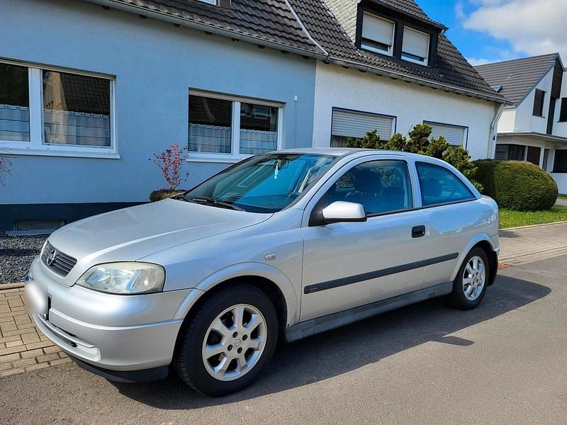 Gebraucht Opel Astra 84 PS (61 kW) 2002 Silber Coupé