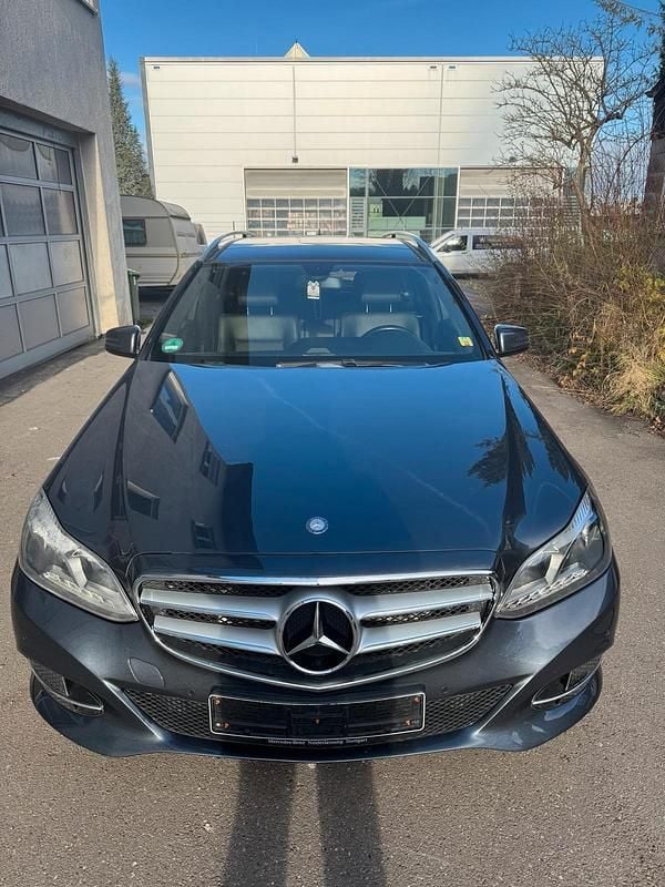 Blau Gebraucht 2015 Mercedes E220 Kombi | 12.500 € (Superpreis) - Bild 1/4