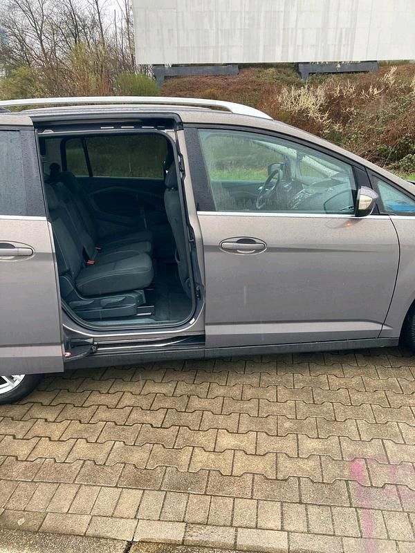 Gebraucht Ford Grand C-Max 140 PS (102 kW) 2013 Braun Van / Kleinbus