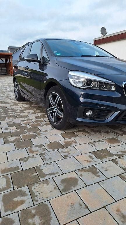 Blau Gebraucht 2016 BMW 220 Active Tourer Advantage Van / Kleinbus | 11.999 € (Fairer Preis) - Bild 1/4