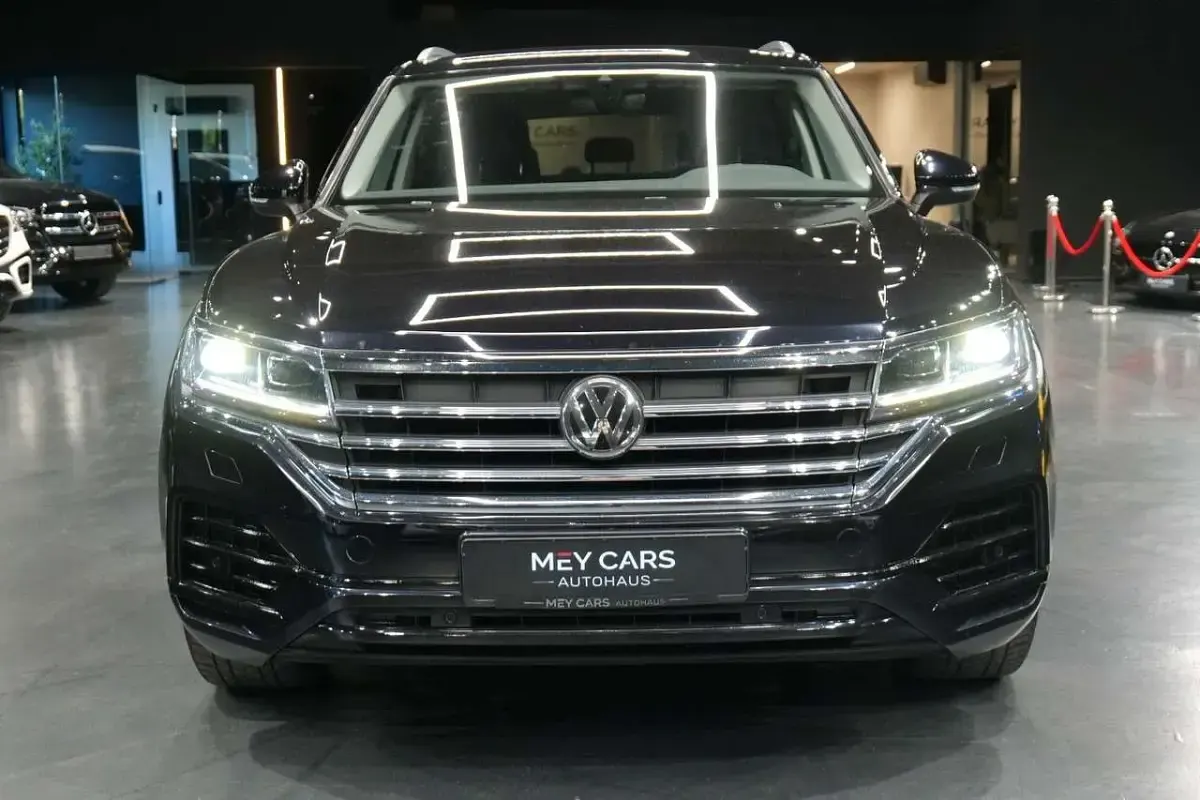 Gebraucht VW Touareg Basis 231 PS (169 kW) 2019 Deep black SUV