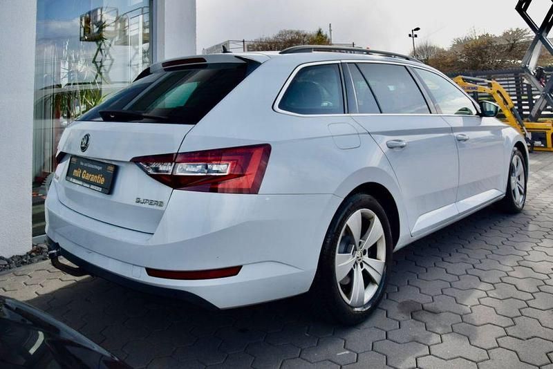 Gebraucht Skoda Superb Ambition 150 PS (110 kW) 2016 Weiß Kombi