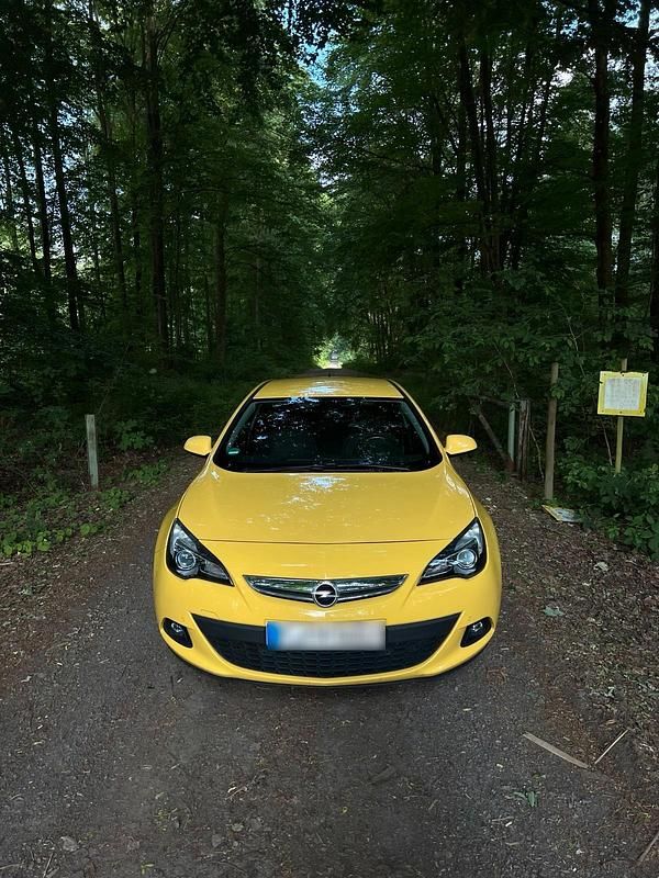 Gebraucht Opel Astra GTC 179 PS (131 kW) 2011 Gelb Coupé