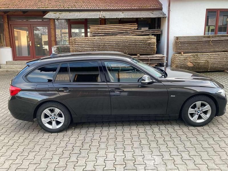Gebraucht BMW 320 Sport Line 190 PS (139 kW) 2017 Braun Kombi