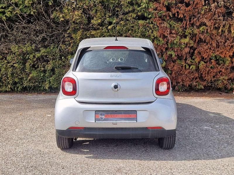 Gebraucht Smart ForFour 71 PS (52 kW) 2018 Cool silber Kleinwagen