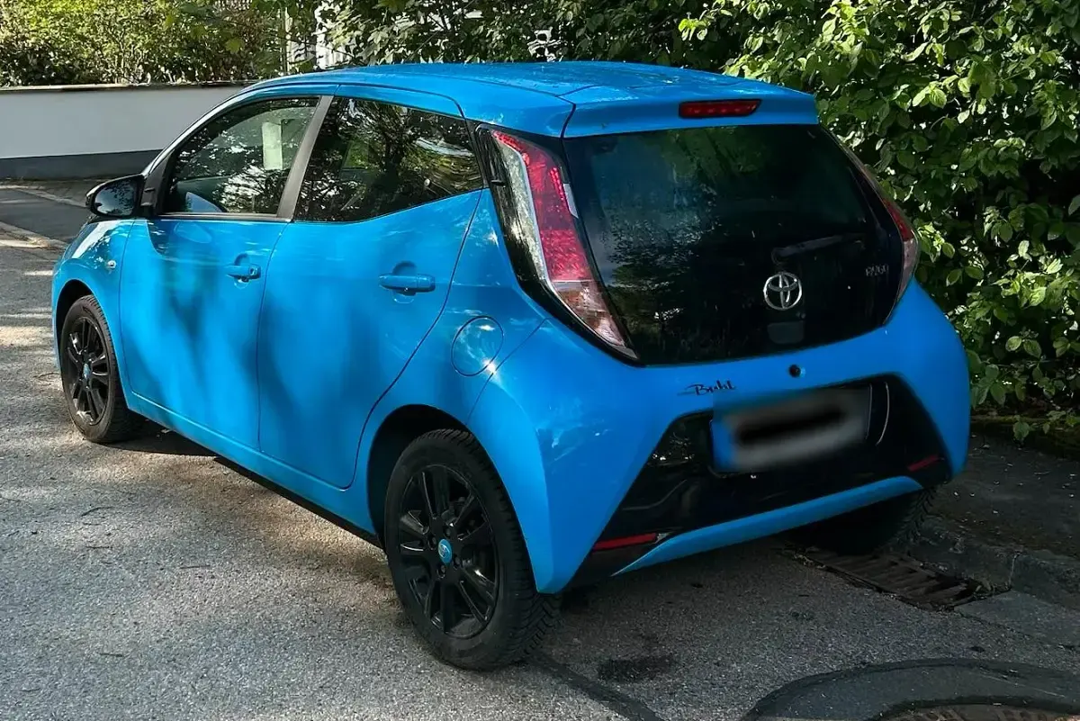 Gebraucht Toyota Aygo 69 PS (50 kW) 2015 Blau Kleinwagen