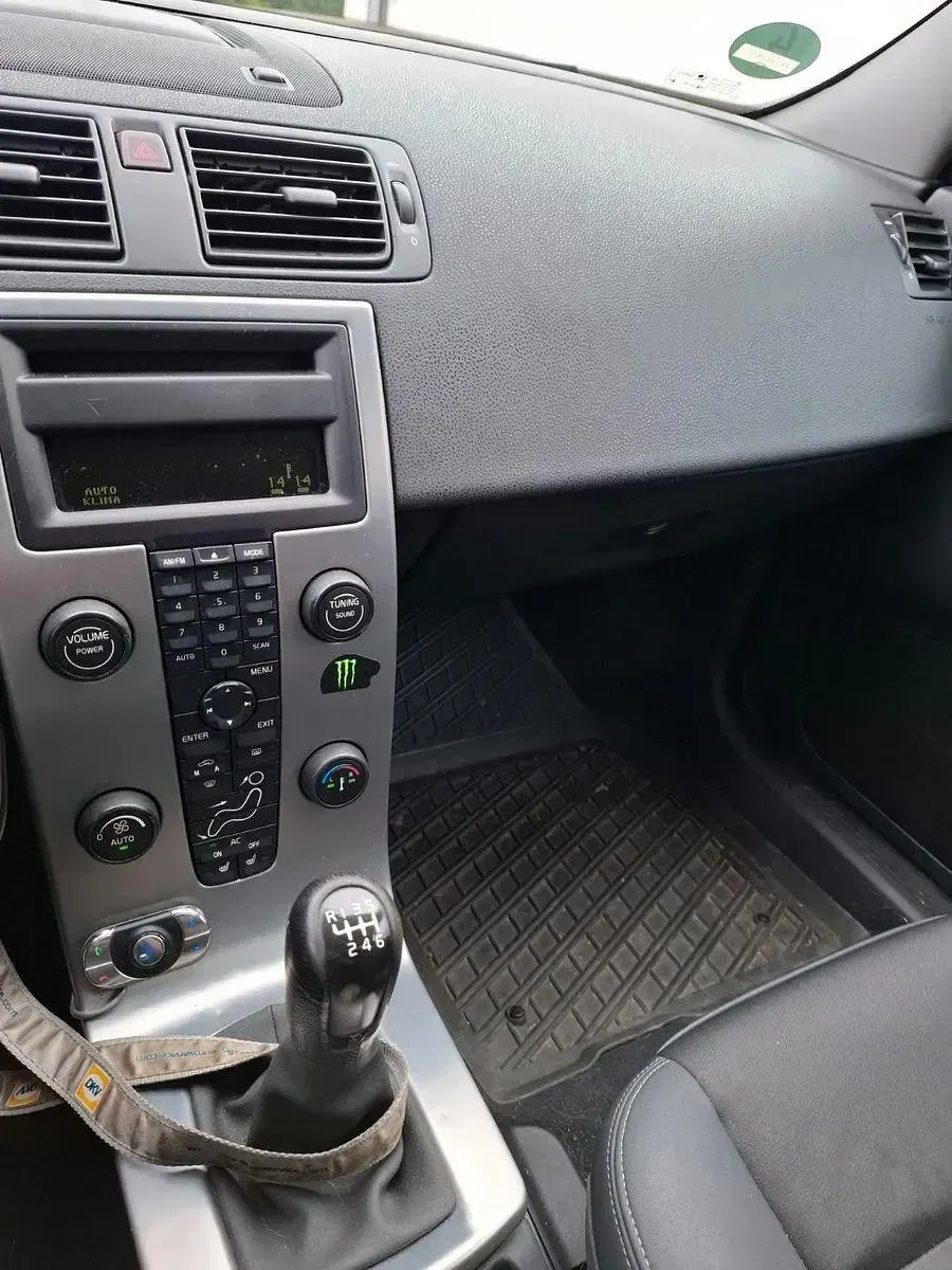 Usado Volvo V50 136 CV (100 kW) 2007 Negro Familiar