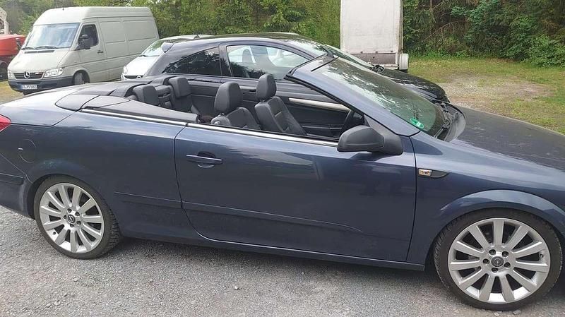 Blau Gebraucht 2006 Opel Astra GTC Limousine | 2.850 € - Bild 1/4