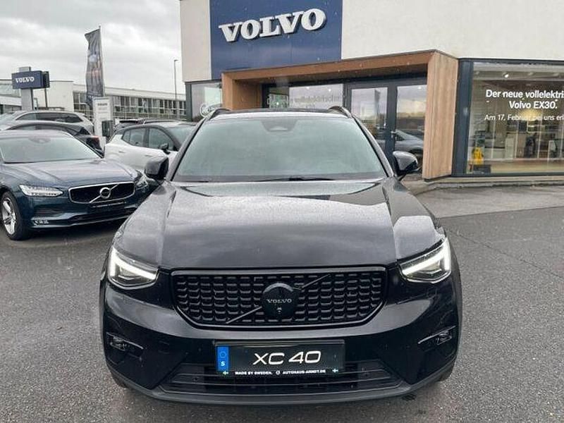 Gebraucht Volvo XC40 Plus 163 PS (119 kW) 2025 Onyx black SUV