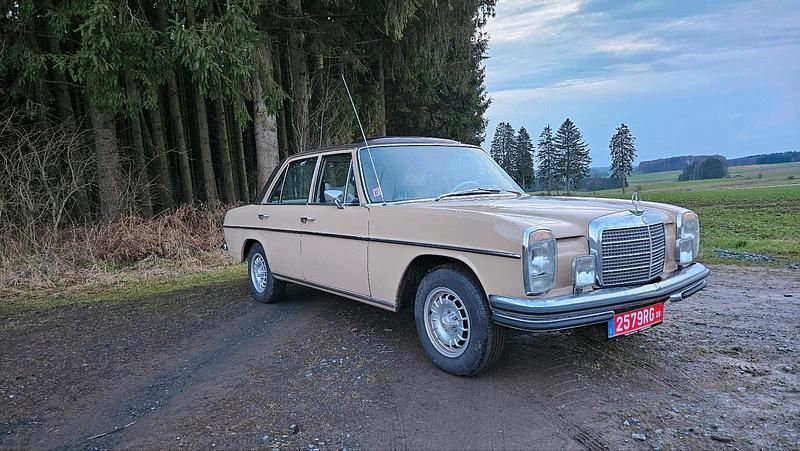 Gebraucht Mercedes W114 120 PS (88 kW) 1973 Beige Limousine