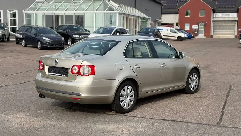 Gebraucht VW Jetta Comfortline 170 PS (125 kW) 2006 Beige Limousine