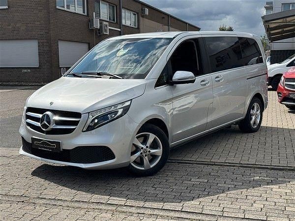 Silber Gebraucht 2022 Mercedes V300 Avantgarde Edition Van / Kleinbus | 44.994 € (Superpreis) - Bild 1/4